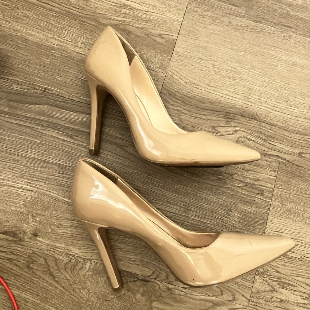 Tan High Heels with Pointed Toe and Stiletto Design!  Jessica Simpson pumps!